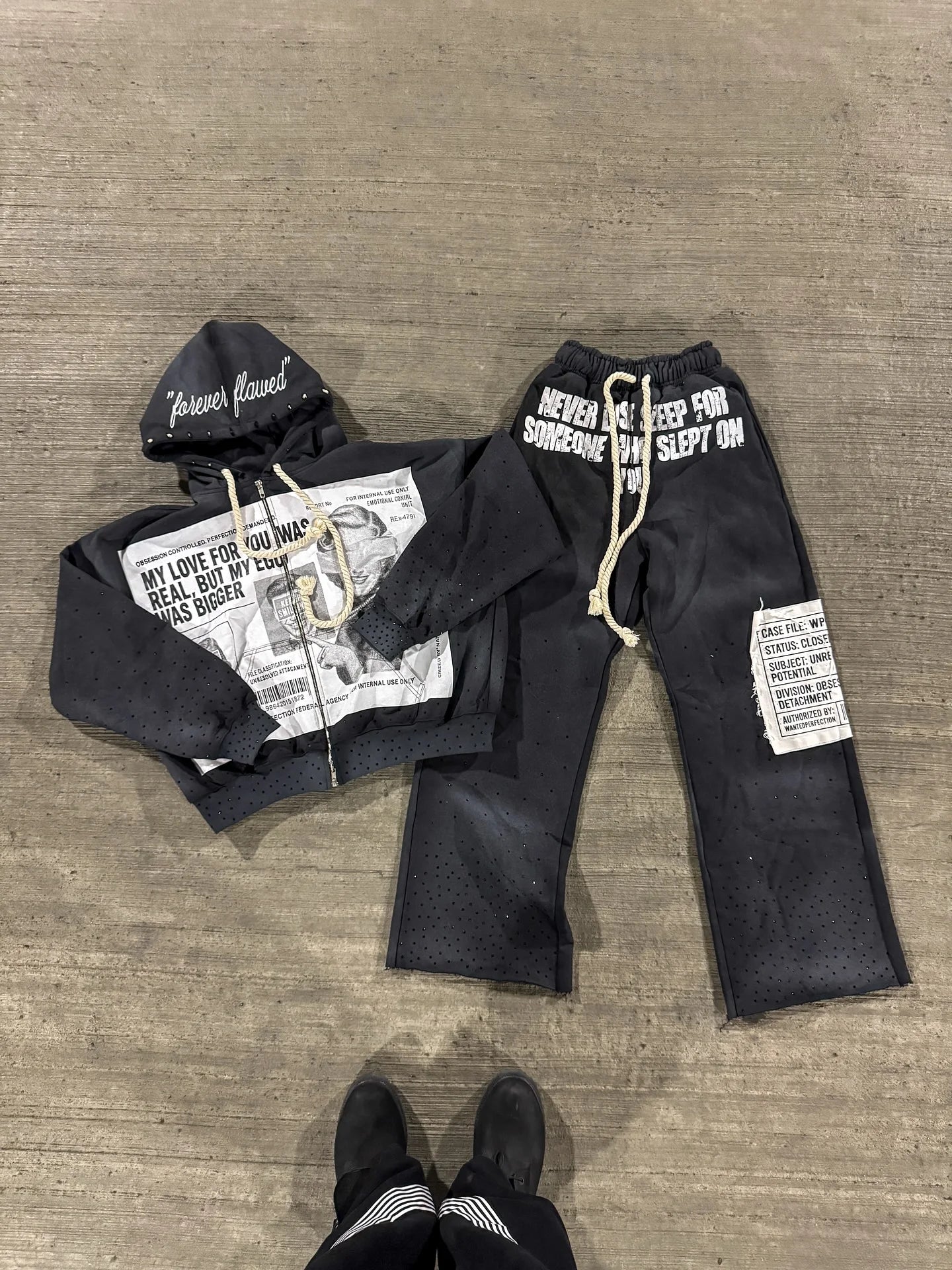 GRAPHIC STREETWEAR SET - HOODIE & JOGGERS
